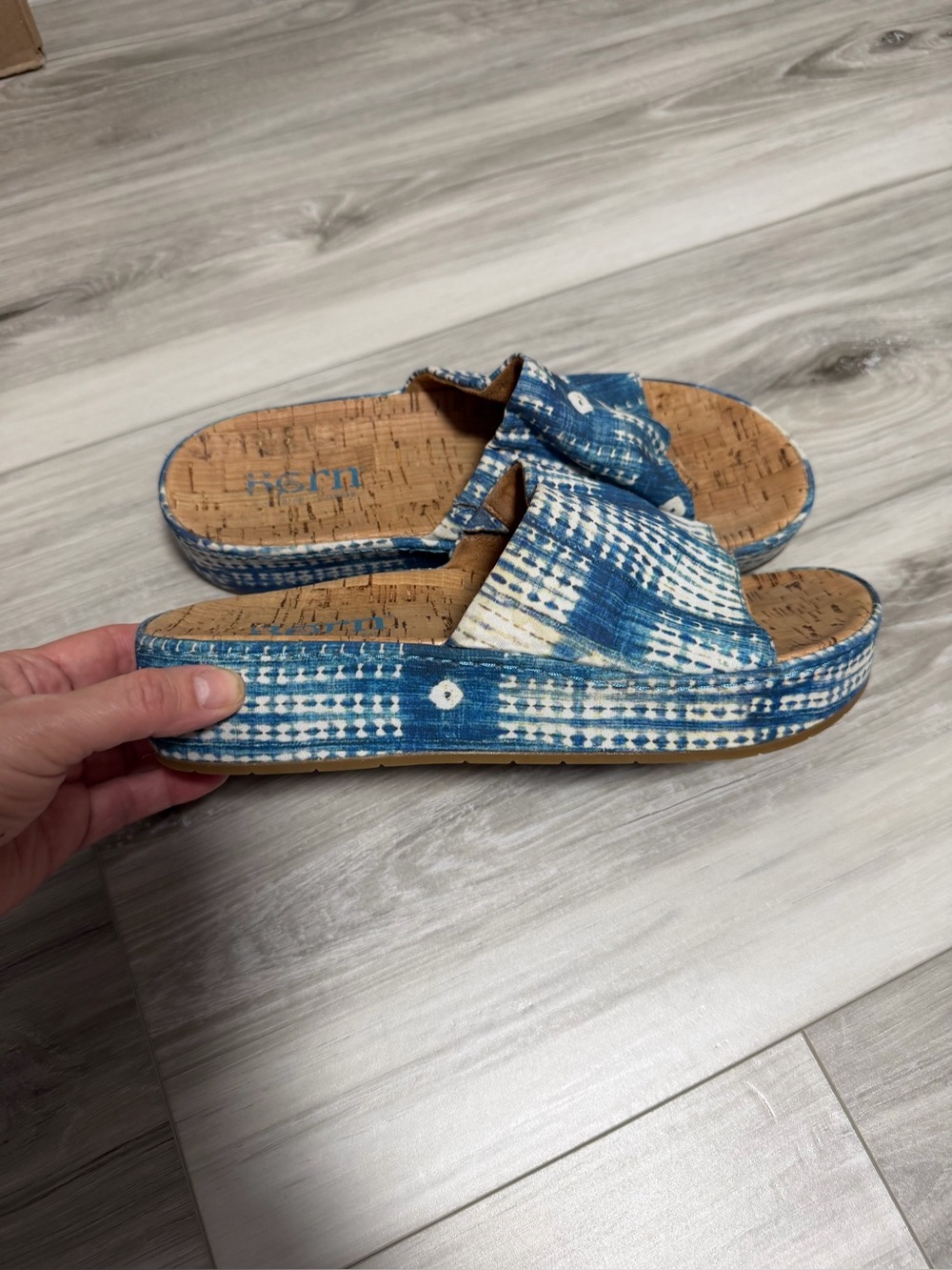 Born Blue and White Patterned Slide Sandals SZ 10